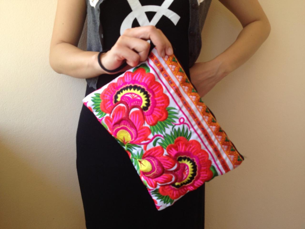 Pink Embroidery Clutch Wristlet Bag White Fabric Of Chinese Hmong Hill Tribe Thailand (kp1053-piwh)